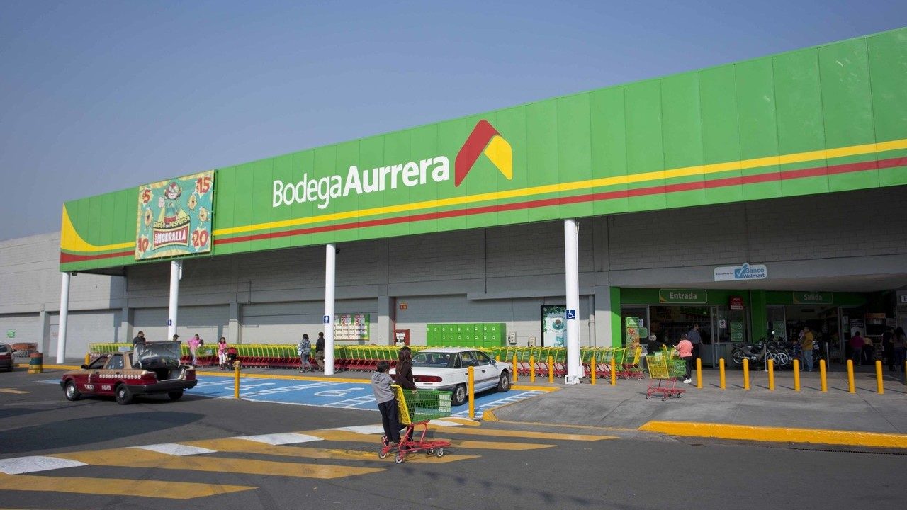 Real-time chat translation software